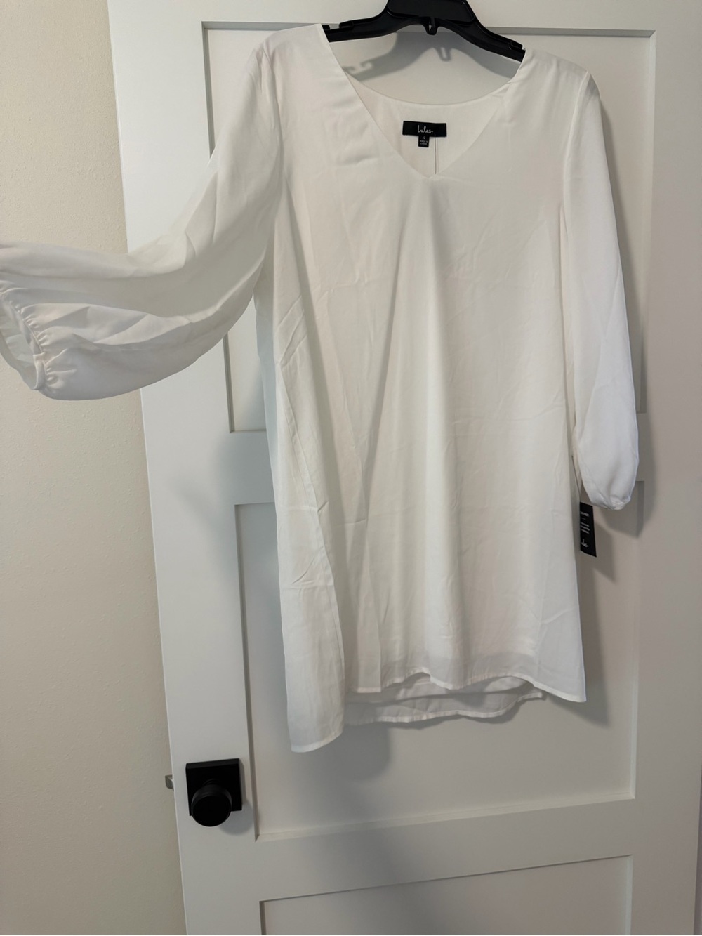 Lulu's White V-Neck Lightweight Tunic - Picture 3 of 6